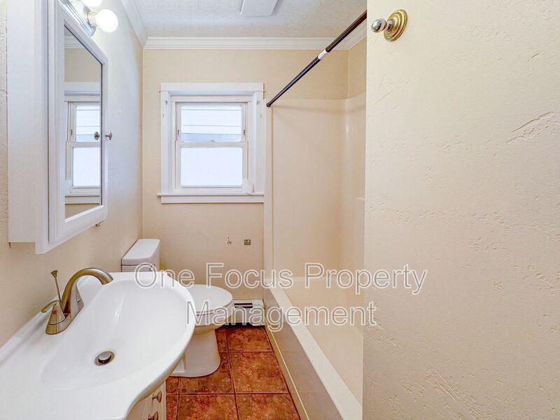 Bright and Spacious 3BR/1BA Duplex- Pet Friendly! property image