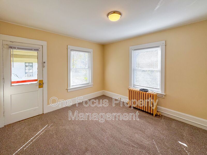 Bright and Spacious 3BR/1BA Duplex- Pet Friendly! property image