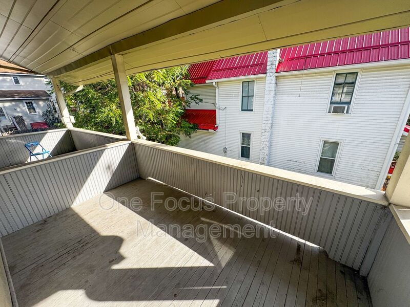 Bright and Spacious 3BR/1BA Duplex- Pet Friendly! property image