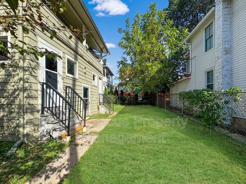 Bright and Spacious 3BR/1BA Duplex- Pet Friendly! property image