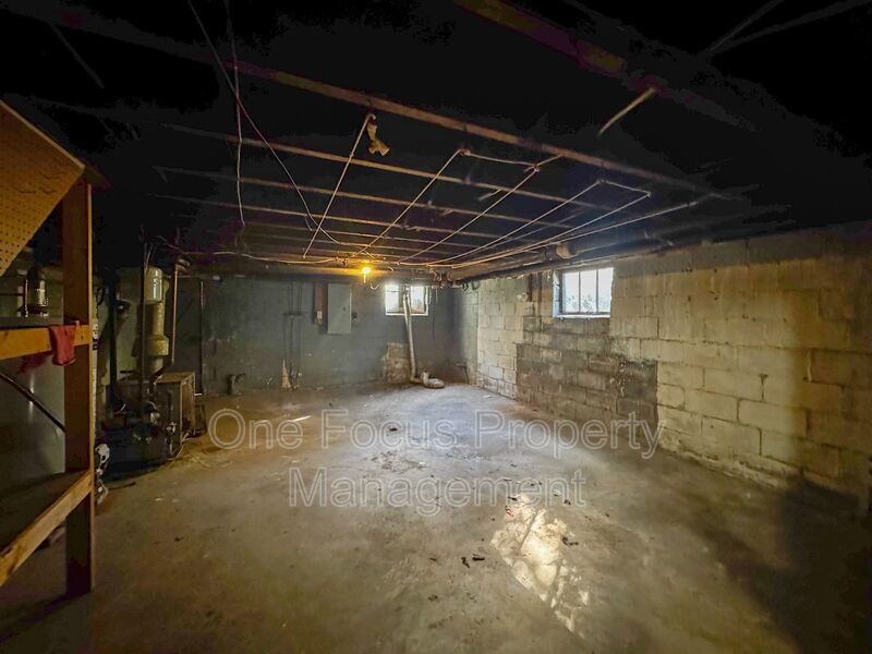 Bright and Spacious 3BR/1BA Duplex- Pet Friendly! property image
