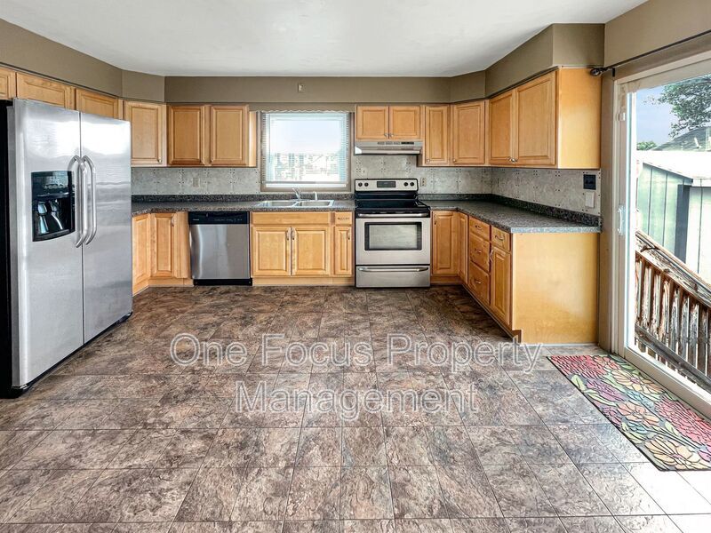 Beautiful 2BR/1.5BA Duplex - Pet Friendly property image