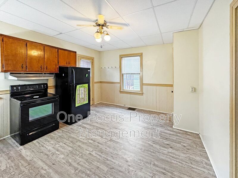 3BR/1BA South Wmspt School District - UP to 2 pets under 50 lbs. welcome! property image