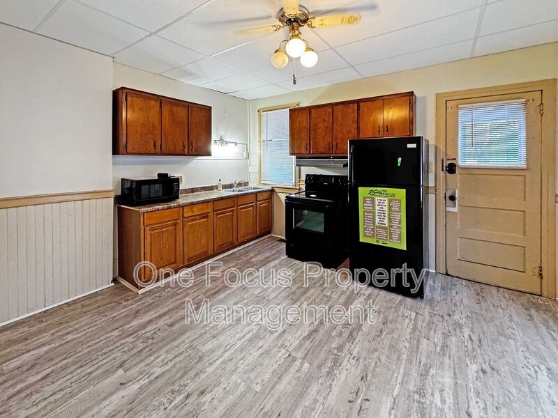 3BR/1BA South Wmspt School District - UP to 2 pets under 50 lbs. welcome! property image