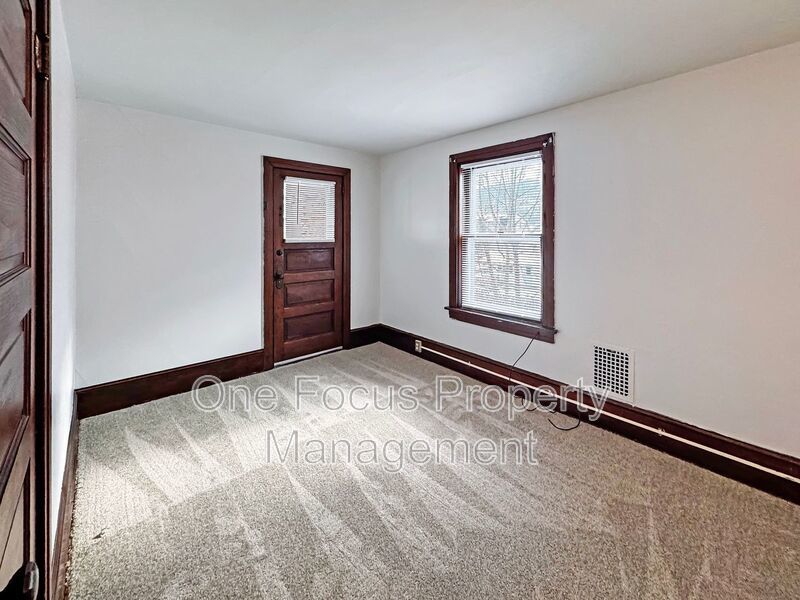 3BR/1BA South Wmspt School District - UP to 2 pets under 50 lbs. welcome! property image