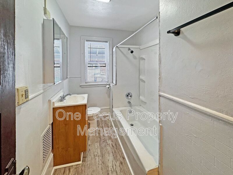 3BR/1BA South Wmspt School District - UP to 2 pets under 50 lbs. welcome! property image