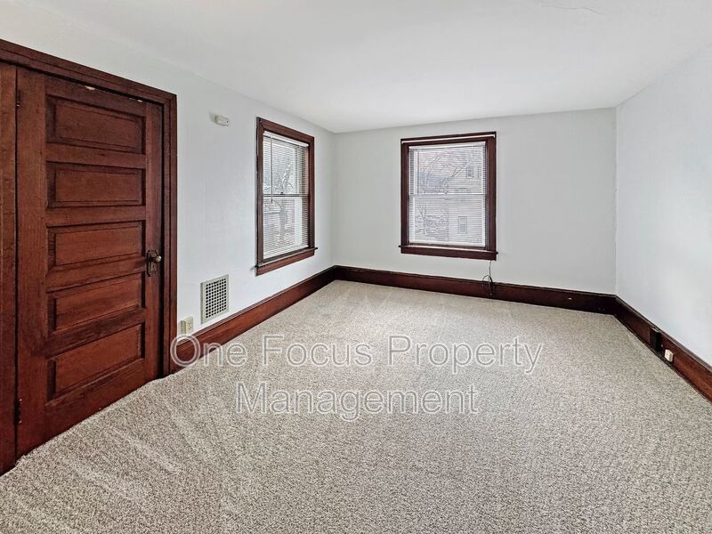 3BR/1BA South Wmspt School District - UP to 2 pets under 50 lbs. welcome! property image