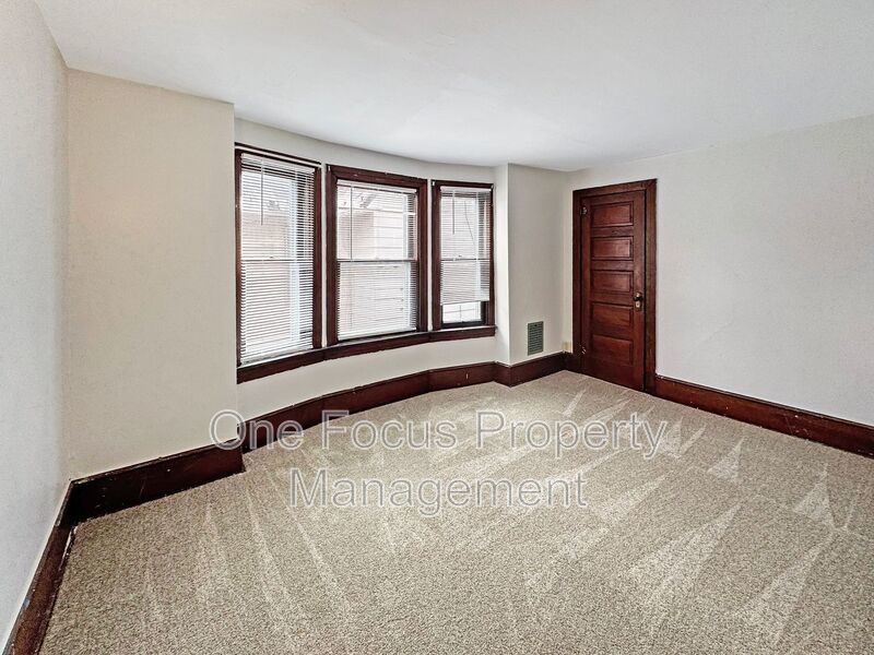 3BR/1BA South Wmspt School District - UP to 2 pets under 50 lbs. welcome! property image