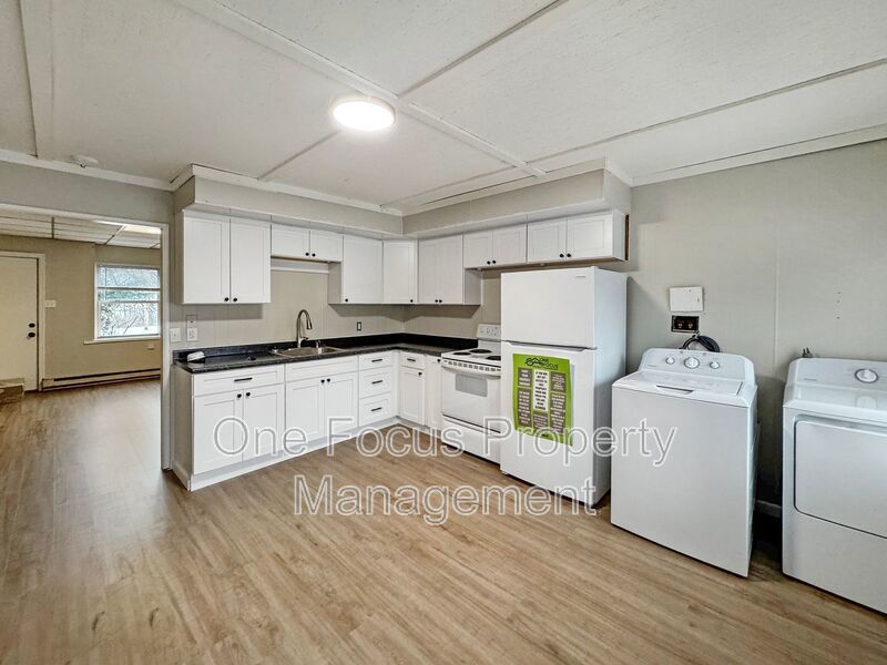 Remodeled 2BR/1BA apartment available now! property image