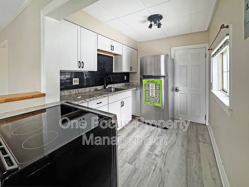 Cozy and Bright 2BR/1BA - 2 cats welcome! property image