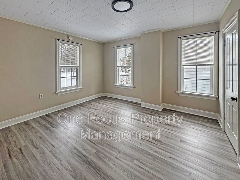 Cozy and Bright 2BR/1BA - 2 cats welcome! property image