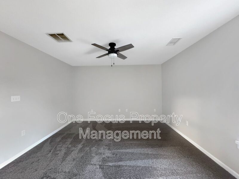 1- Bedroom apartment Available now!! One month rent FREE!! property image
