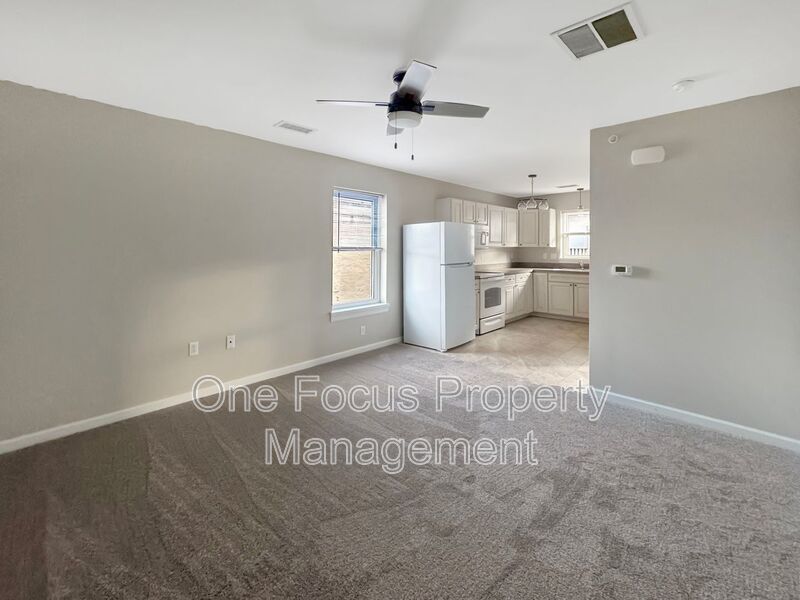 1- Bedroom apartment Available now!! One month rent FREE!! property image