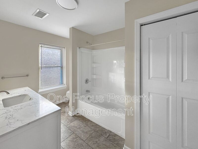 1- Bedroom apartment Available now!! One month rent FREE!! property image