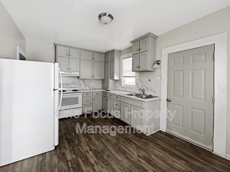 Spacious 3BR/1BA - Up to 2 dogs under 50# Welcome! property image