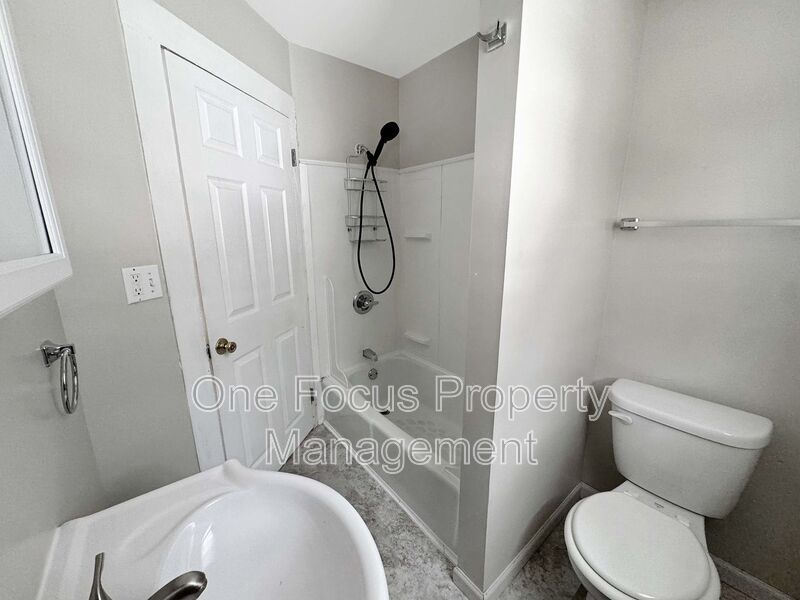 Spacious 3BR/1BA - Up to 2 dogs under 50# Welcome! property image