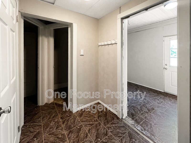 Spacious 3BR/1BA - Pet Friendly! property image