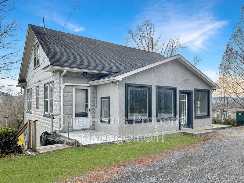 Cozy 1BR/1BA - 1 cat or dog under 40# welcome! property image