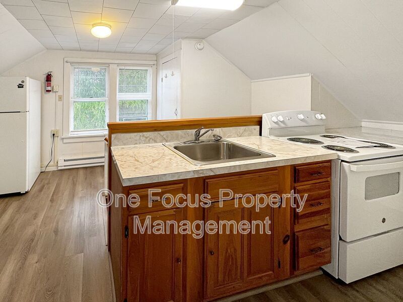 Cozy 1BR/1BA - 1 cat or dog under 40# welcome! property image