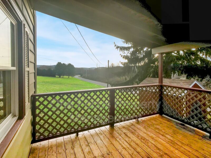 Lovely 3BR/1BA Single Family Home - Up to 2 dogs no weight limit welcome! property image