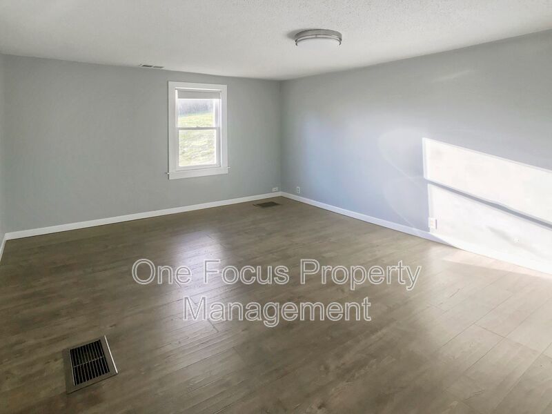 Lovely 3BR/1BA Single Family Home - Up to 2 dogs no weight limit welcome! property image