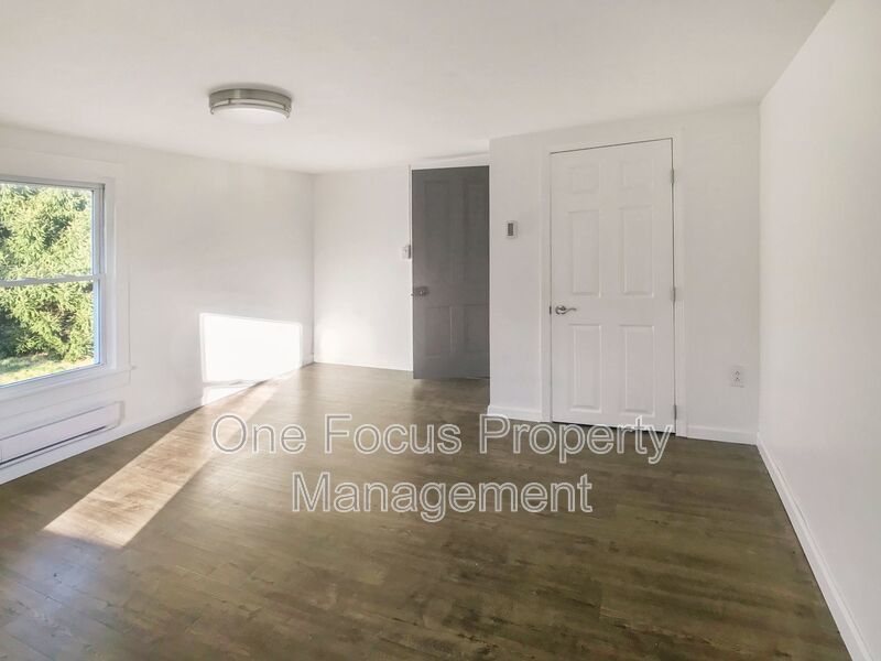 Lovely 3BR/1BA Single Family Home - Up to 2 dogs no weight limit welcome! property image