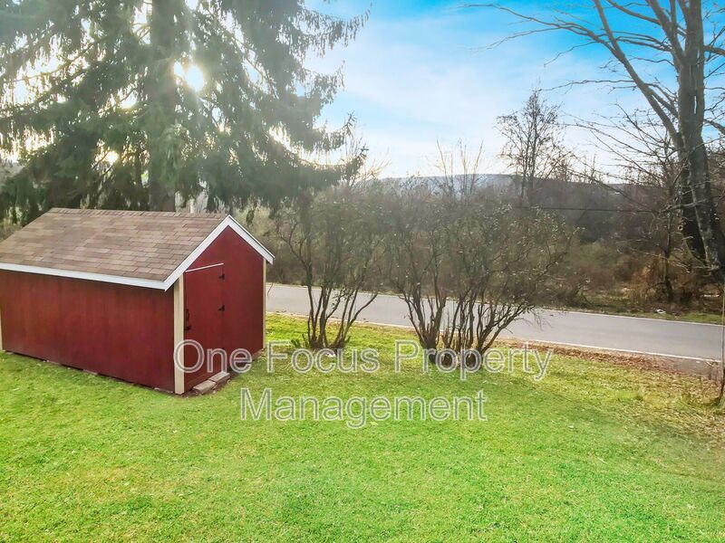 Lovely 3BR/1BA Single Family Home - Up to 2 dogs no weight limit welcome! property image