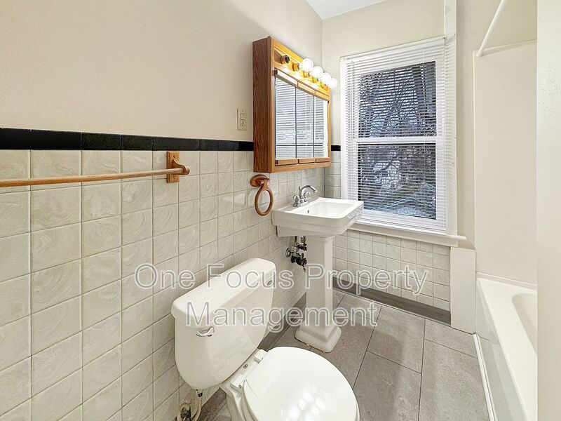 Cozy 3BR/1BA Duplex home - Up to 2 pets welcome. No Weight Limit! property image