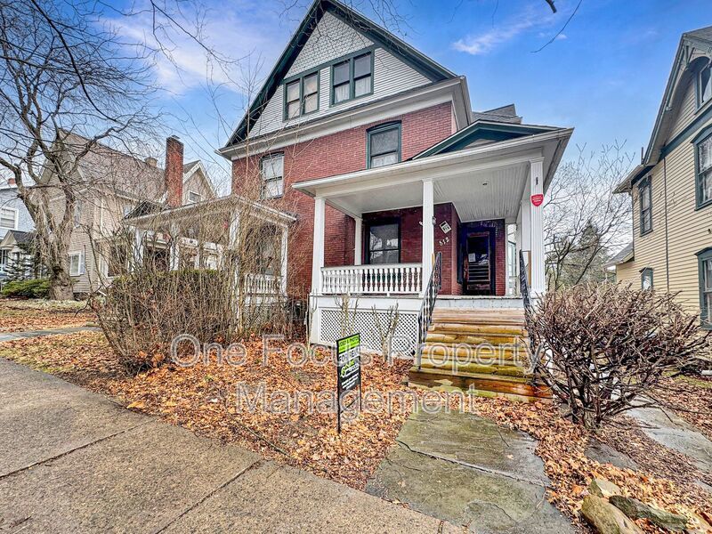 Cozy 3BR/1BA Duplex home - Up to 2 pets welcome. No Weight Limit! property image