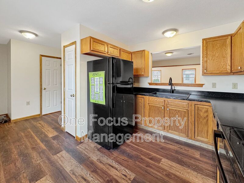 Spacious and Modern 3BR/2.5BA Townhome - 1 pet under 40# welcome! property image