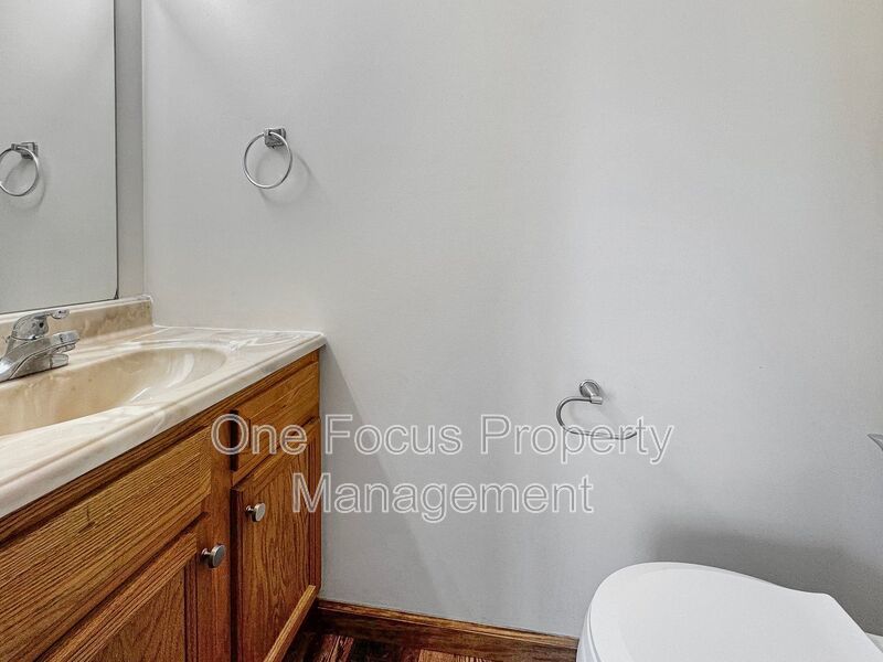 Spacious and Modern 3BR/2.5BA Townhome - 1 pet under 40# welcome! property image