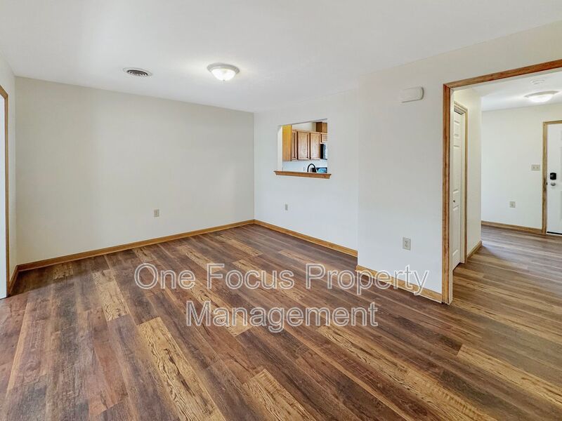 Spacious and Modern 3BR/2.5BA Townhome - 1 pet under 40# welcome! property image