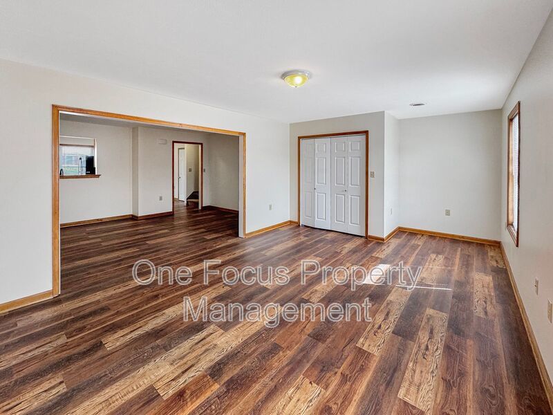 Spacious and Modern 3BR/2.5BA Townhome - 1 pet under 40# welcome! property image