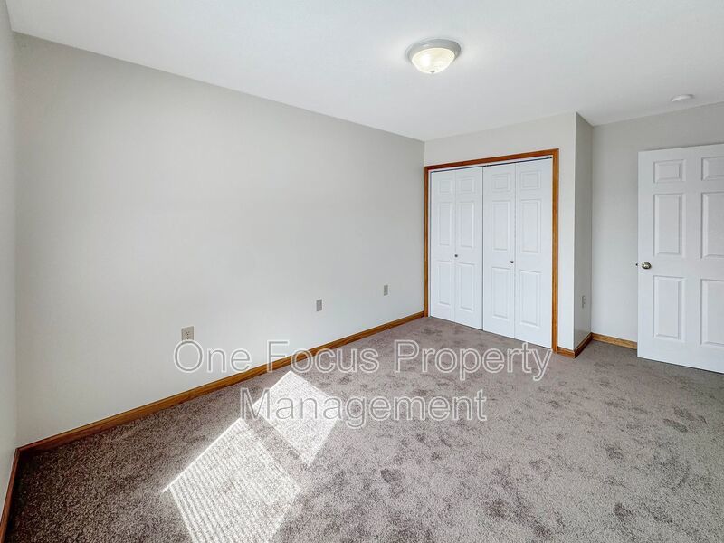 Spacious and Modern 3BR/2.5BA Townhome - 1 pet under 40# welcome! property image