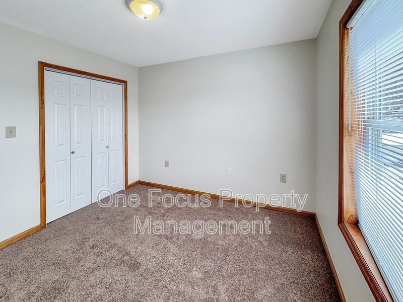 Spacious and Modern 3BR/2.5BA Townhome - 1 pet under 40# welcome! property image