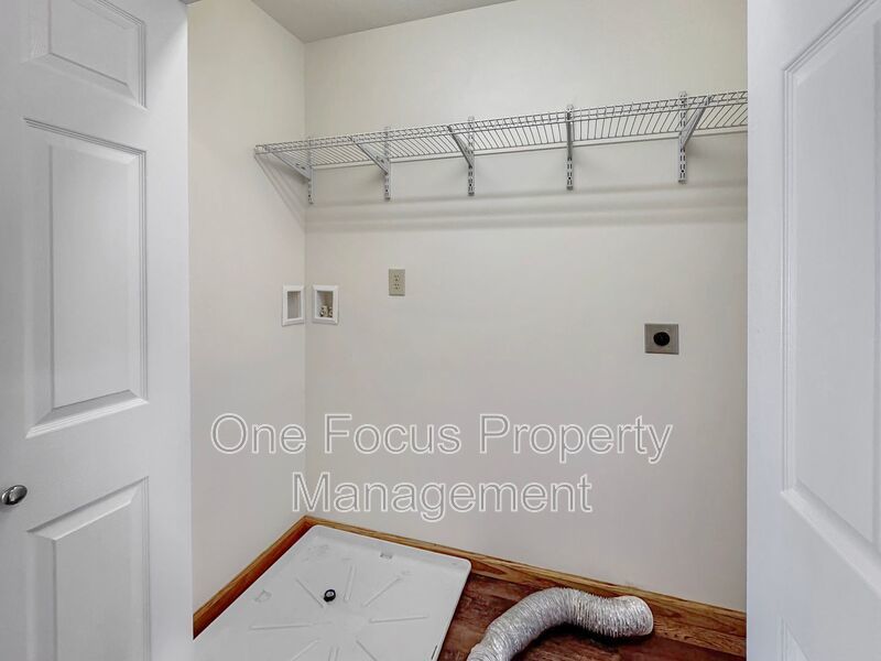 Spacious and Modern 3BR/2.5BA Townhome - 1 pet under 40# welcome! property image