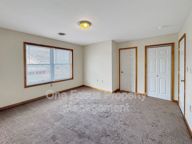 Spacious and Modern 3BR/2.5BA Townhome - 1 pet under 40# welcome! property image
