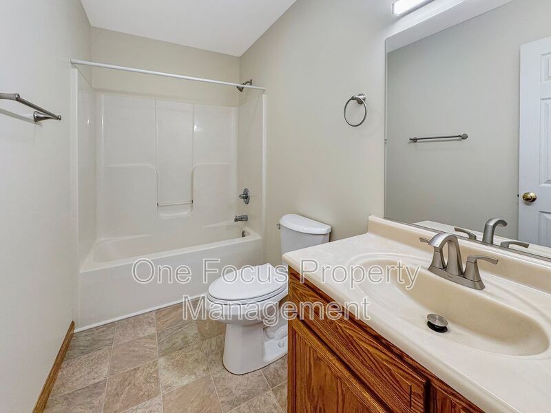 Spacious and Modern 3BR/2.5BA Townhome - 1 pet under 40# welcome! property image