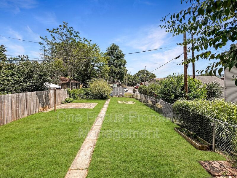 Cozy 3BR/1BA - Pet Friendly Up To 2 Pets Under 35# property image