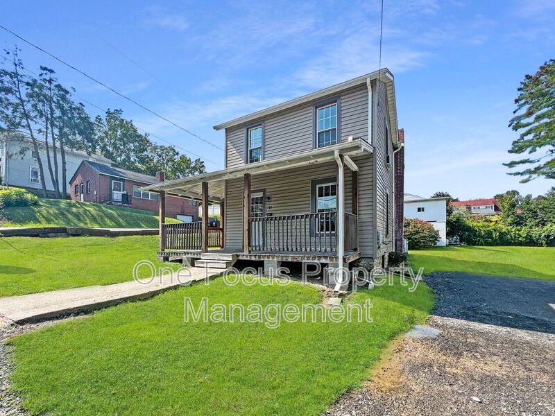 Cozy 4BR/1.5BA - 2 Pets Under 45# Each Welcome! property image