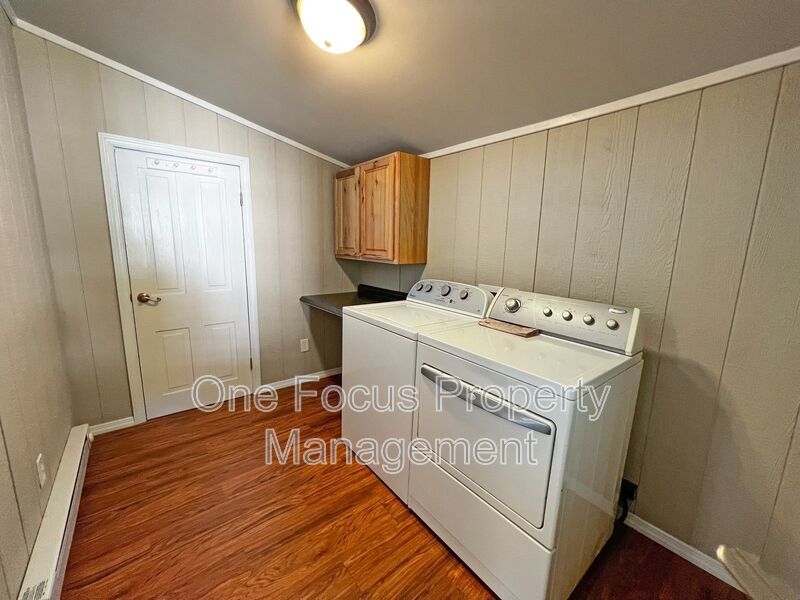 Cozy 4BR/1.5BA - 2 Pets Under 45# Each Welcome! property image