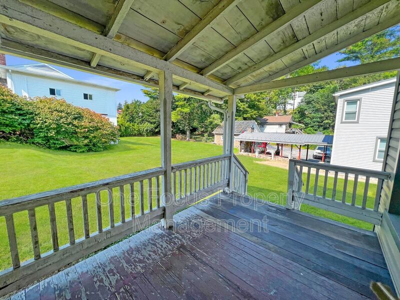 Cozy 4BR/1.5BA - 2 Pets Under 45# Each Welcome! property image