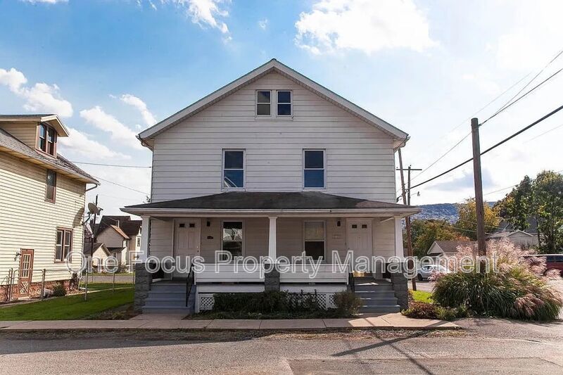 Cute and Cozy 2BR/1BA - up to one pet under 40# welcome! property image