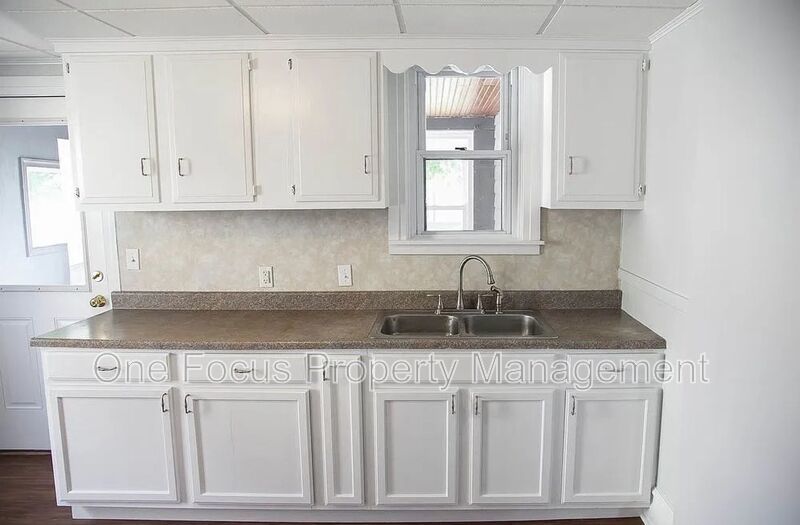 Cute and Cozy 2BR/1BA - up to one pet under 40# welcome! property image
