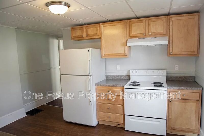 Cute and Cozy 2BR/1BA - up to one pet under 40# welcome! property image