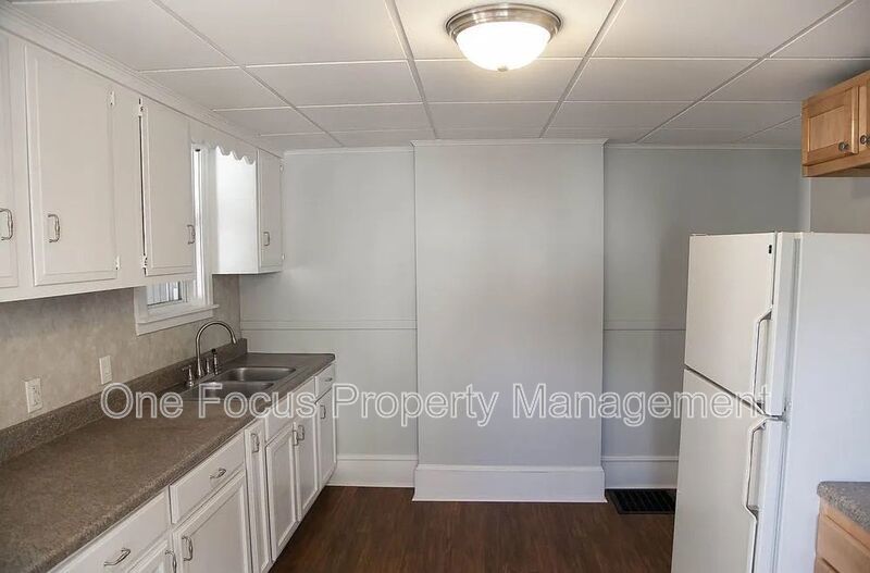 Cute and Cozy 2BR/1BA - up to one pet under 40# welcome! property image