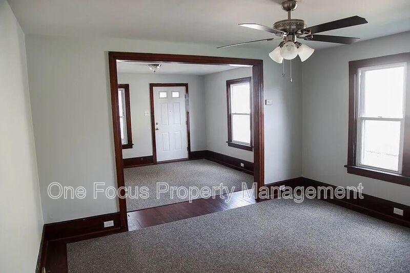 Cute and Cozy 2BR/1BA - up to one pet under 40# welcome! property image