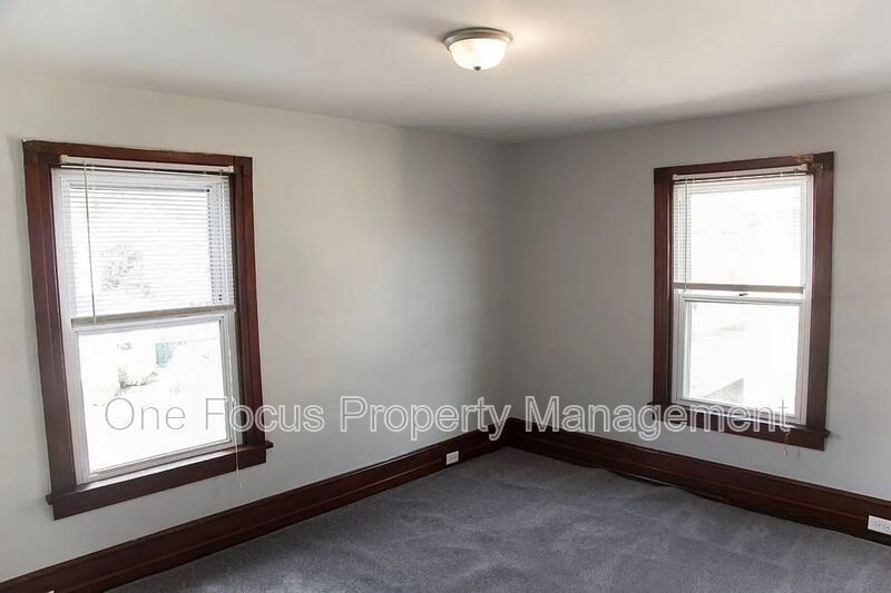 Cute and Cozy 2BR/1BA - up to one pet under 40# welcome! property image
