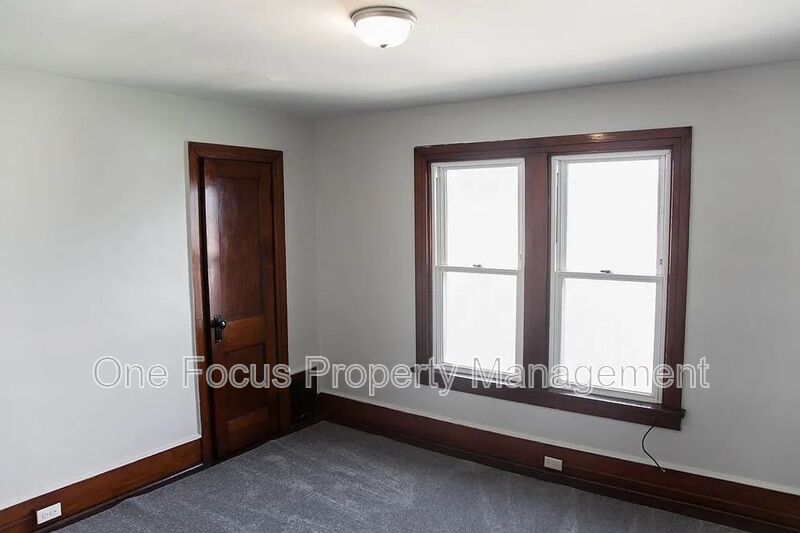 Cute and Cozy 2BR/1BA - up to one pet under 40# welcome! property image