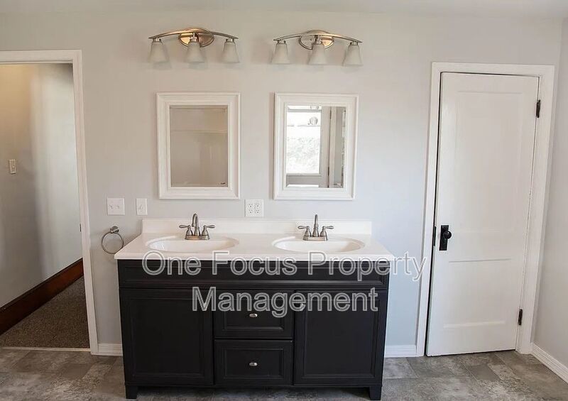 Cute and Cozy 2BR/1BA - up to one pet under 40# welcome! property image